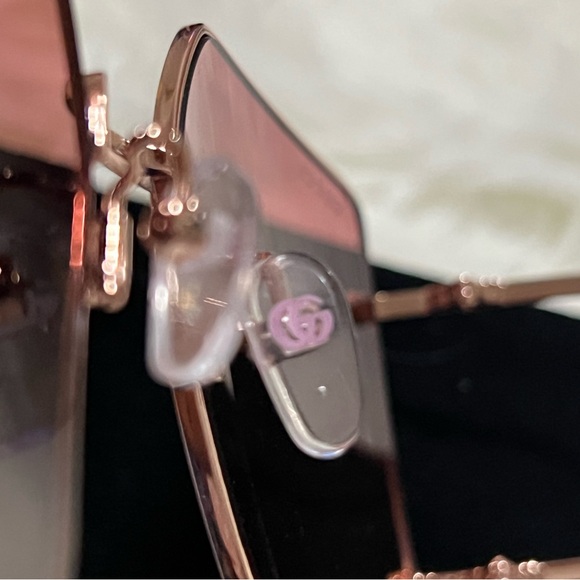GUCCI Pink Gradient Butterfly Ladies Sunglasses
GG1564SA 004 61 Brand New main image 4